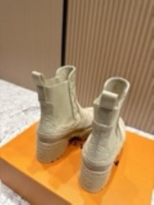 wholesale quality women louis vuitton shoes model no. 549